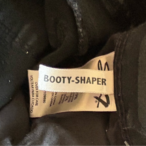 Seven7 Booty-Shaper Stretchy Skinny Jeans in Black - size 10 - Picture 9 of 14